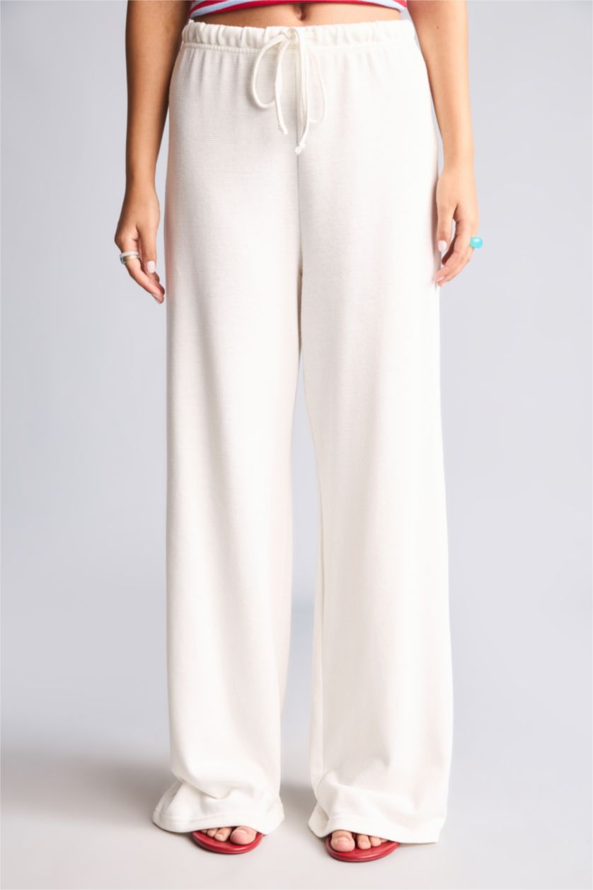 Women Ecru Straight Fit Trousers