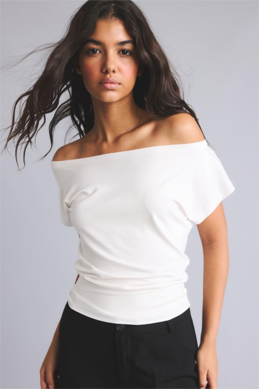 نساء اوف وايت Loose Fit Short Sleeve T-Shirt