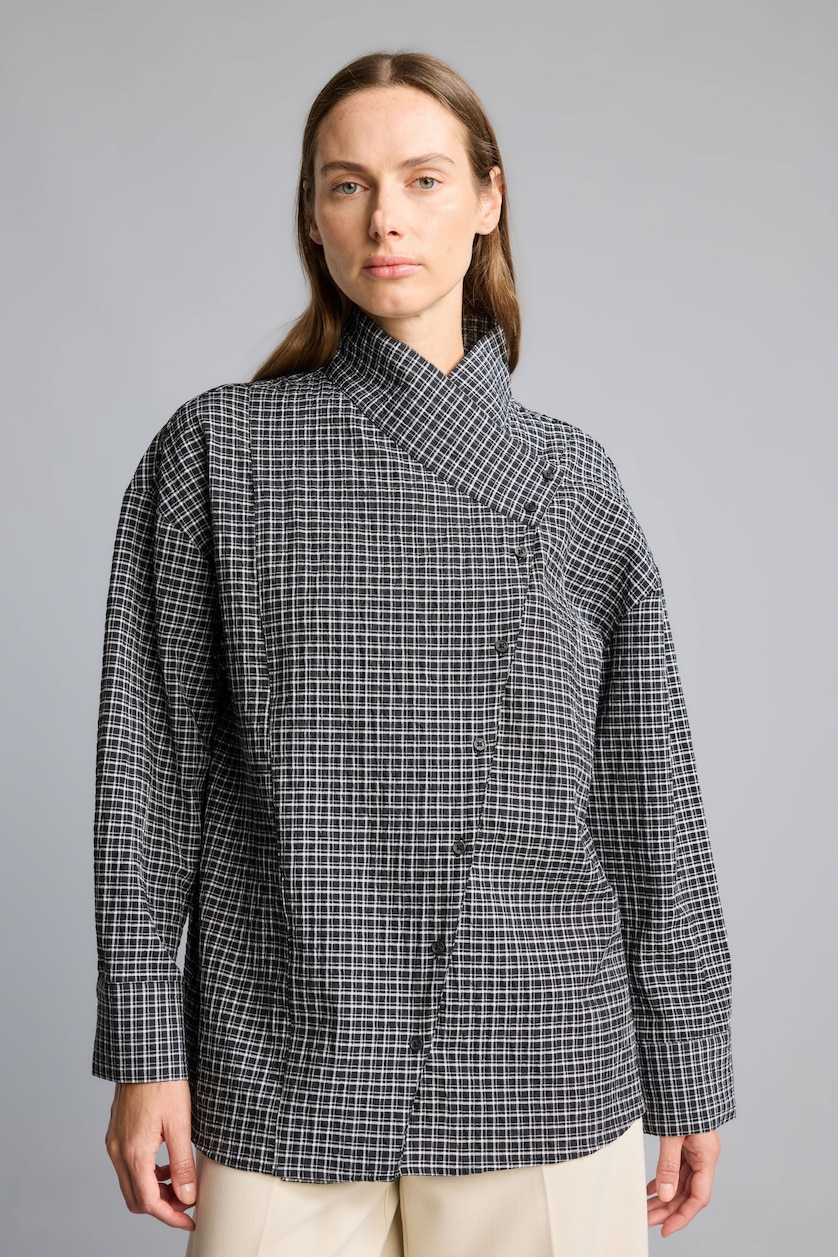 Woman Black Regular Fit Crinkle Fabric Long Sleeve Tunic
