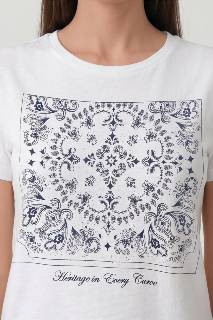 Kadın Ekru Regular Fit Kısa Kollu Desenli Tişört