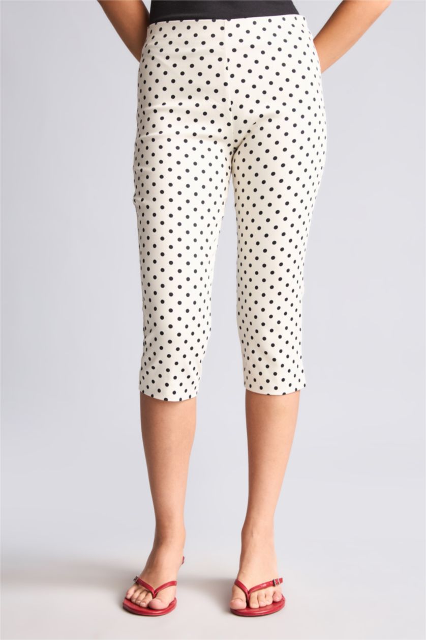 Woman White Polka Dot Normal Waist Regular Hem Capri