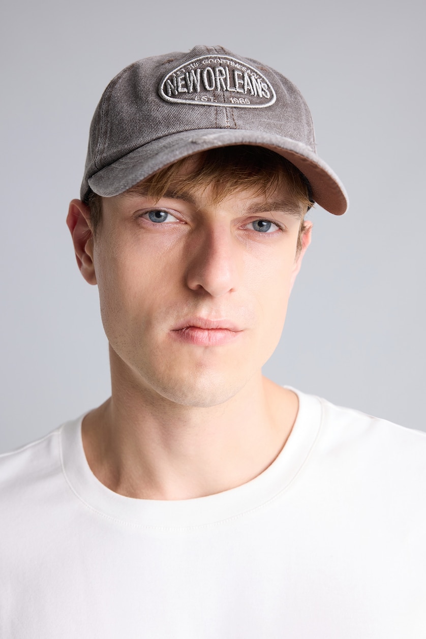 MAN Brown Man Cotton Emblem Detail Cap