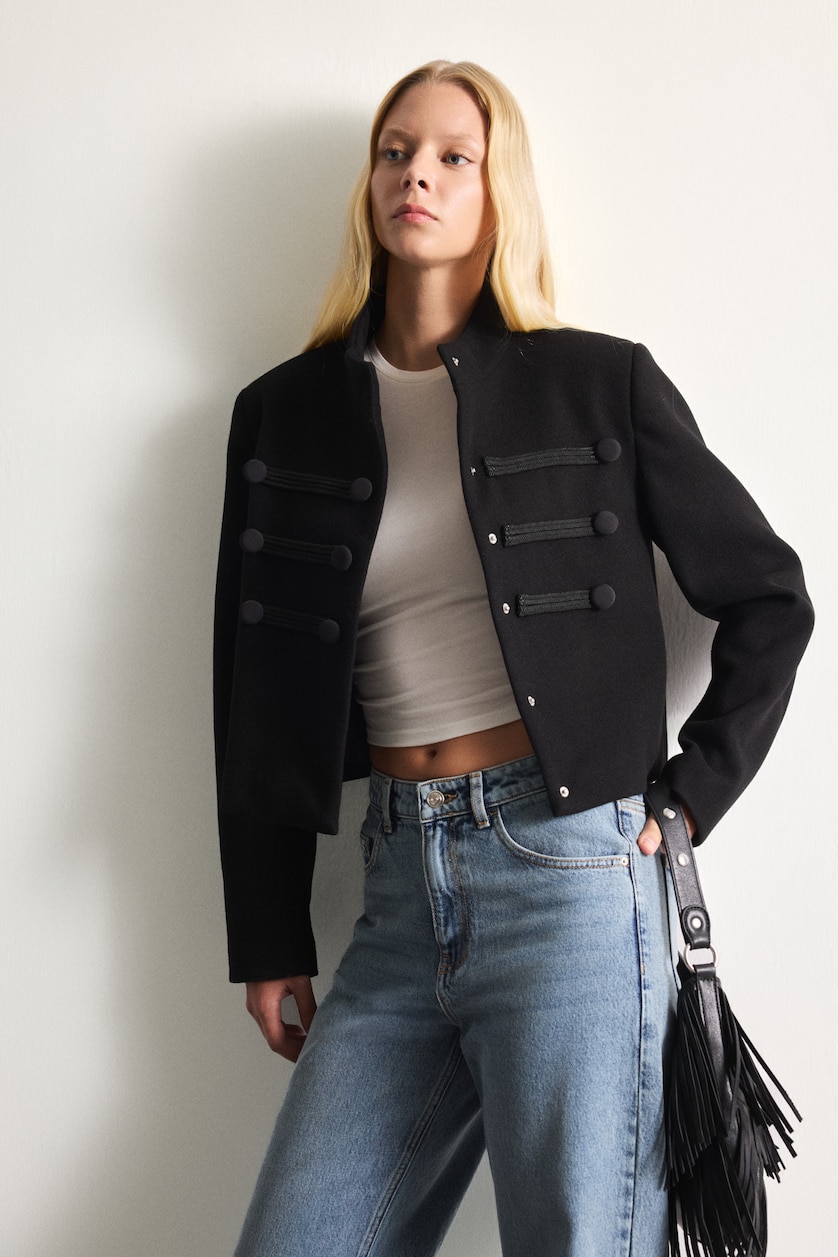 Women Black Cachet