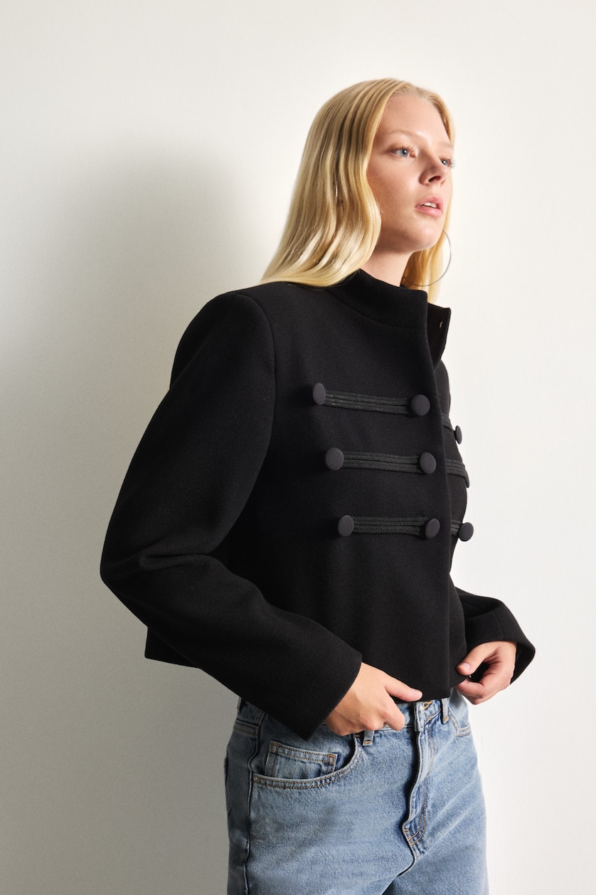Women Black Cachet