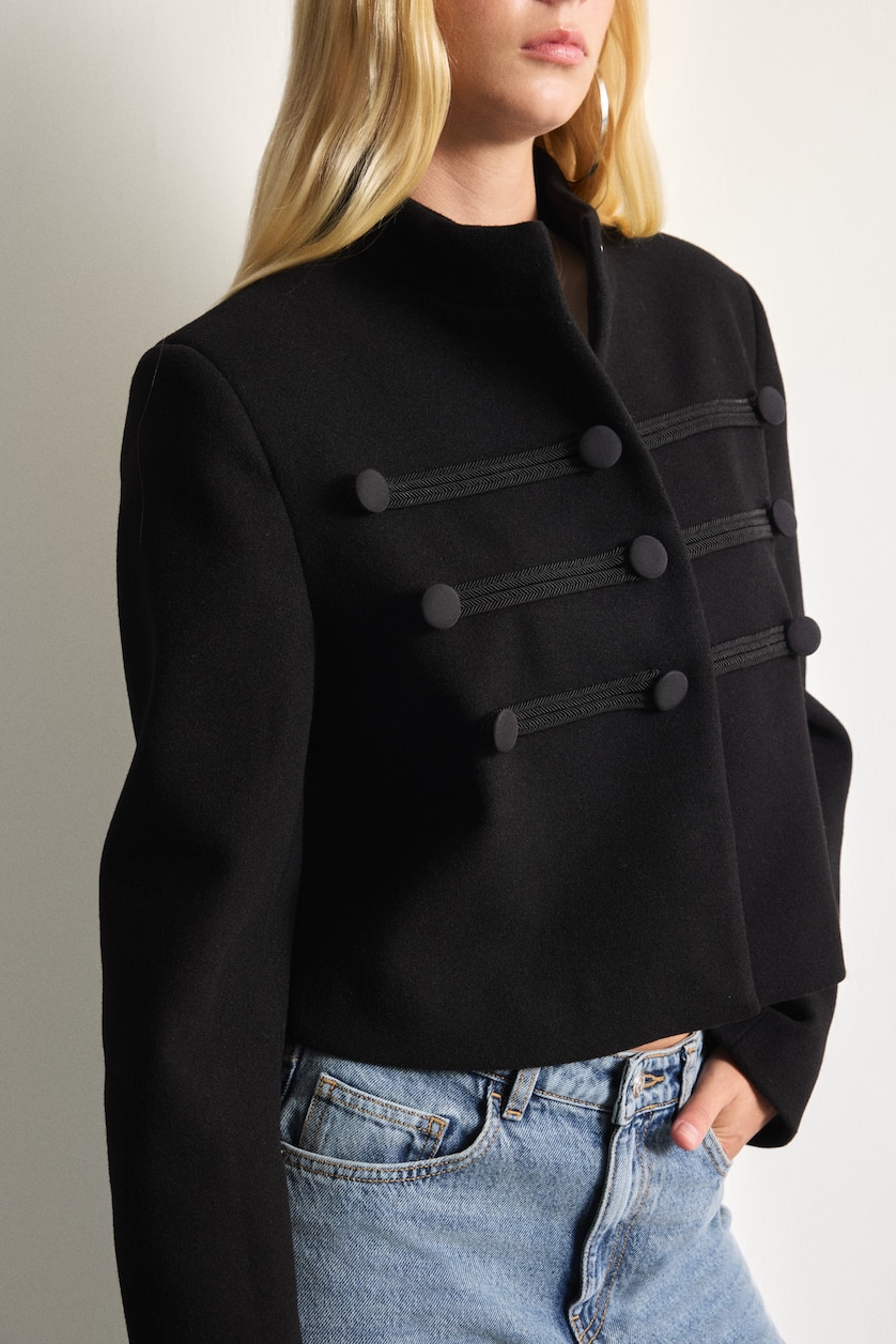 Women Black Cachet