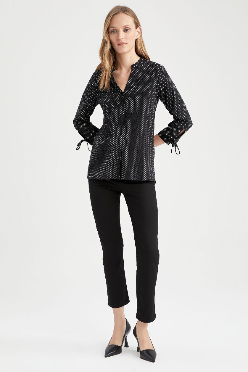 Kadın Siyah Fitted Apaş Yaka Desenli Bengalin Uzun Kollu Gömlek