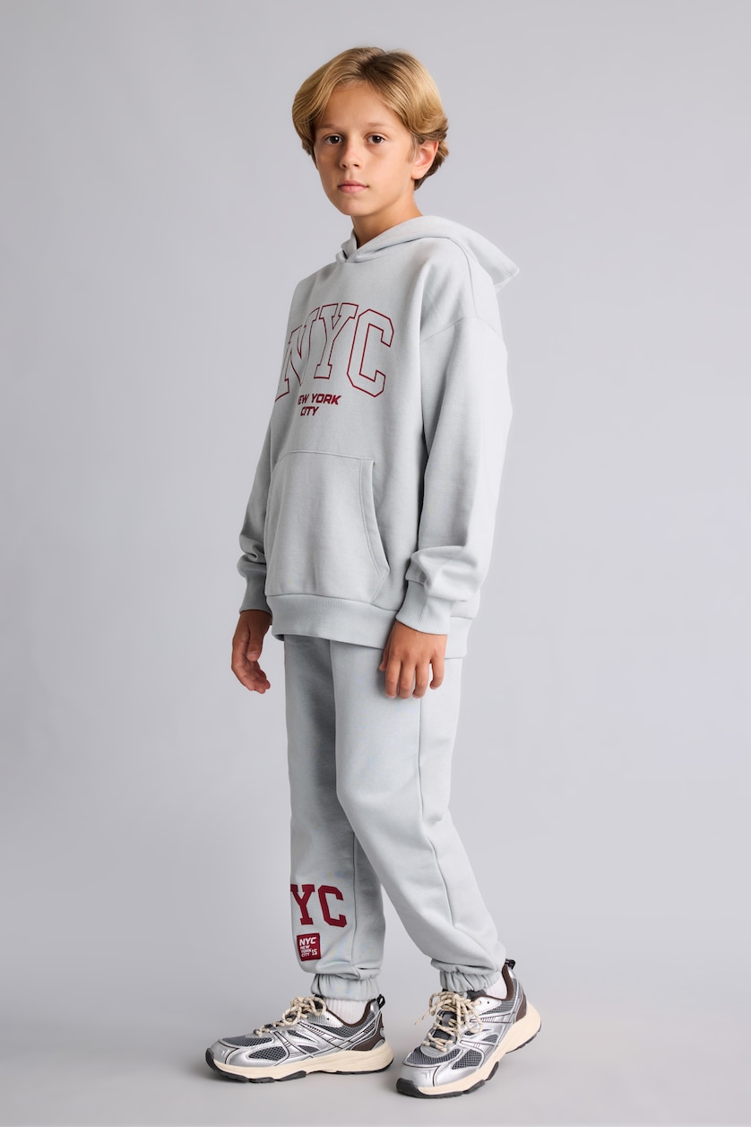 BOYS & TEENS Light Grey بنطلون سويت بانتس اولادي ثقيل قصة عادية من NYC