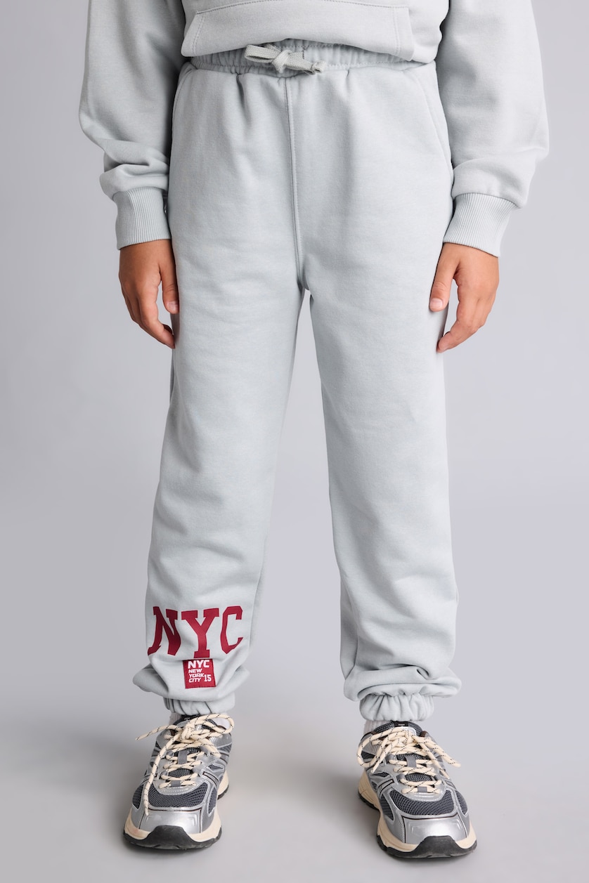 BOYS & TEENS Light Grey بنطلون سويت بانتس اولادي ثقيل قصة عادية من NYC