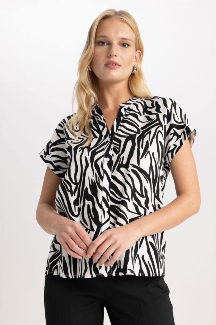 FEMME Écru Regular Fit Short Sleeve Shirt
