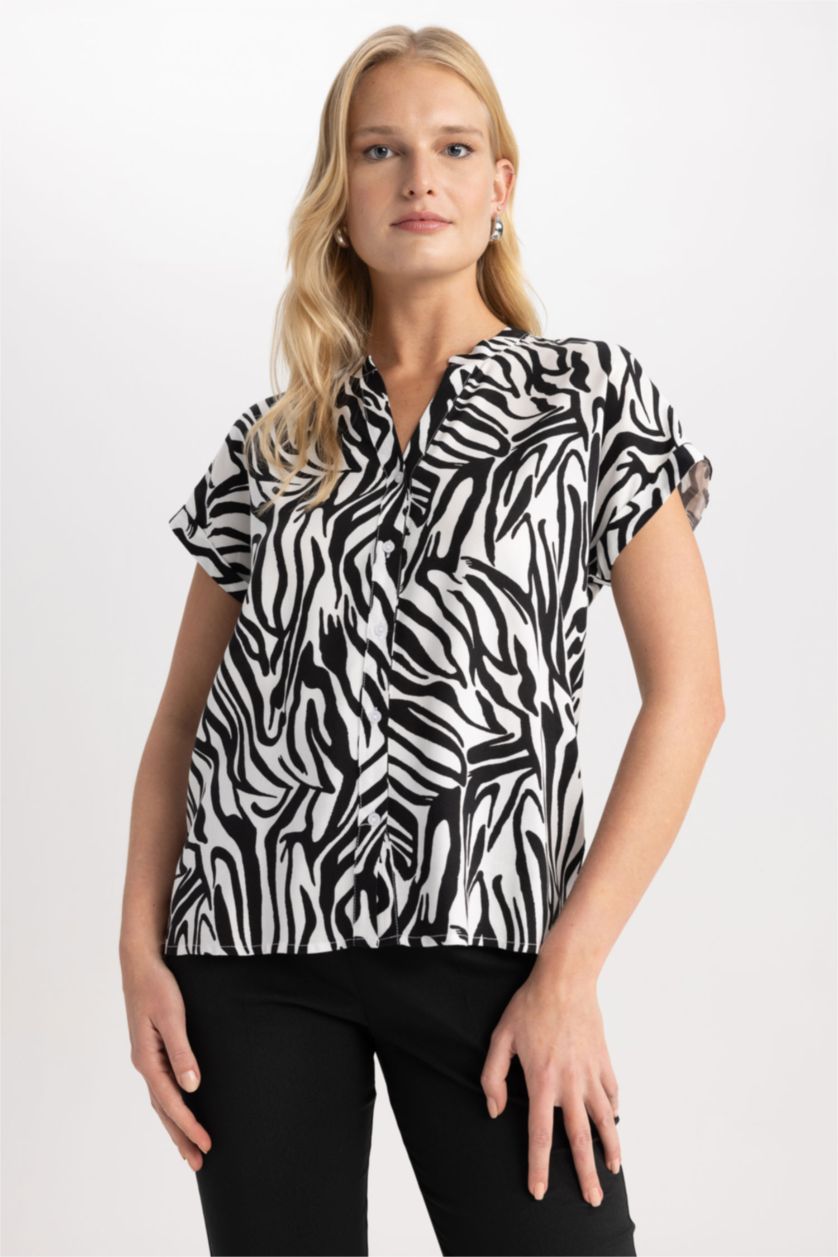 FEMME Écru Regular Fit Short Sleeve Shirt