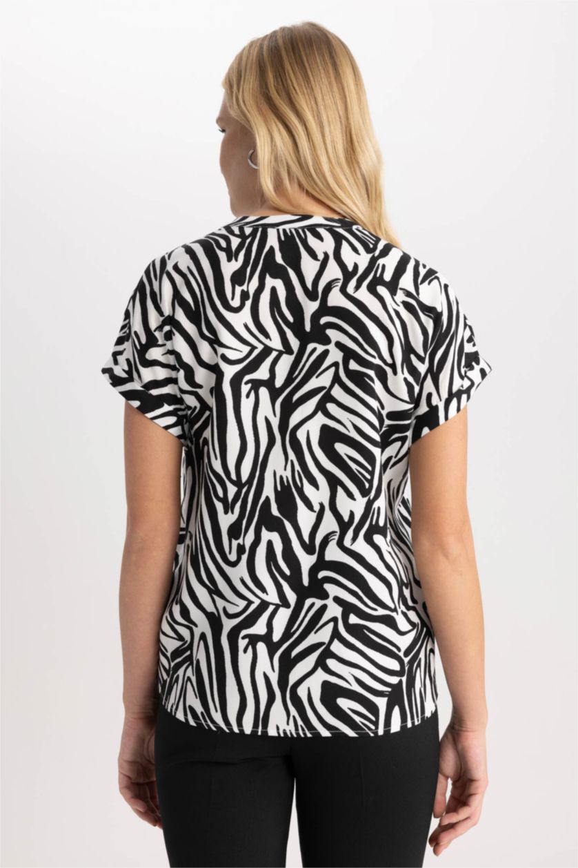 FEMME Écru Regular Fit Short Sleeve Shirt