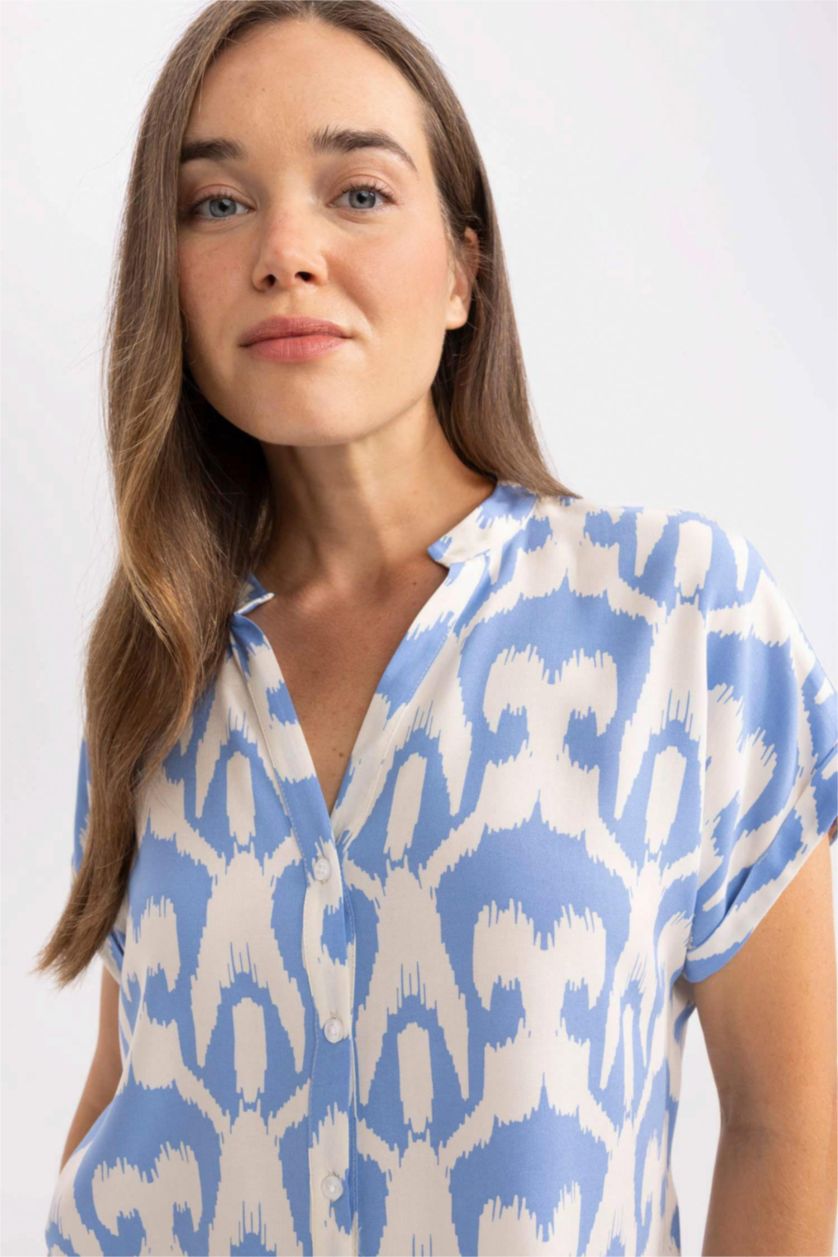Kadın Mavi Regular Fit Apaş Yaka Desenli Kısa Kollu Gömlek