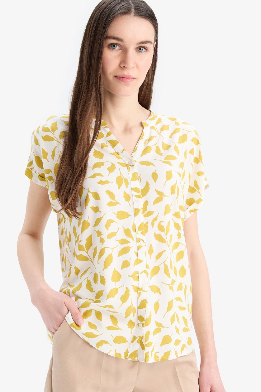 Kadın Yeşil Regular Fit Apaş Yaka Desenli Kısa Kollu Gömlek