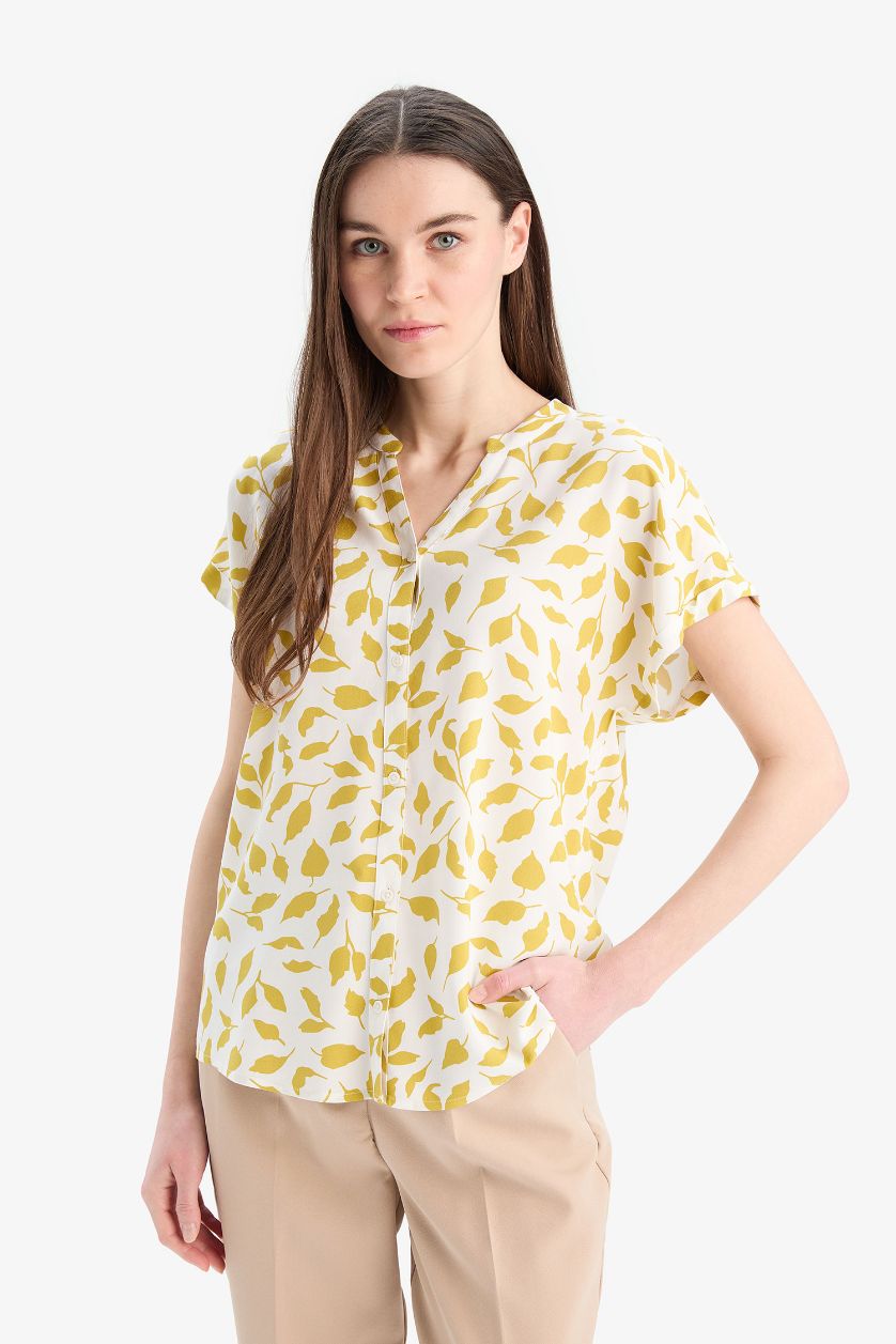 Kadın Yeşil Regular Fit Apaş Yaka Desenli Kısa Kollu Gömlek