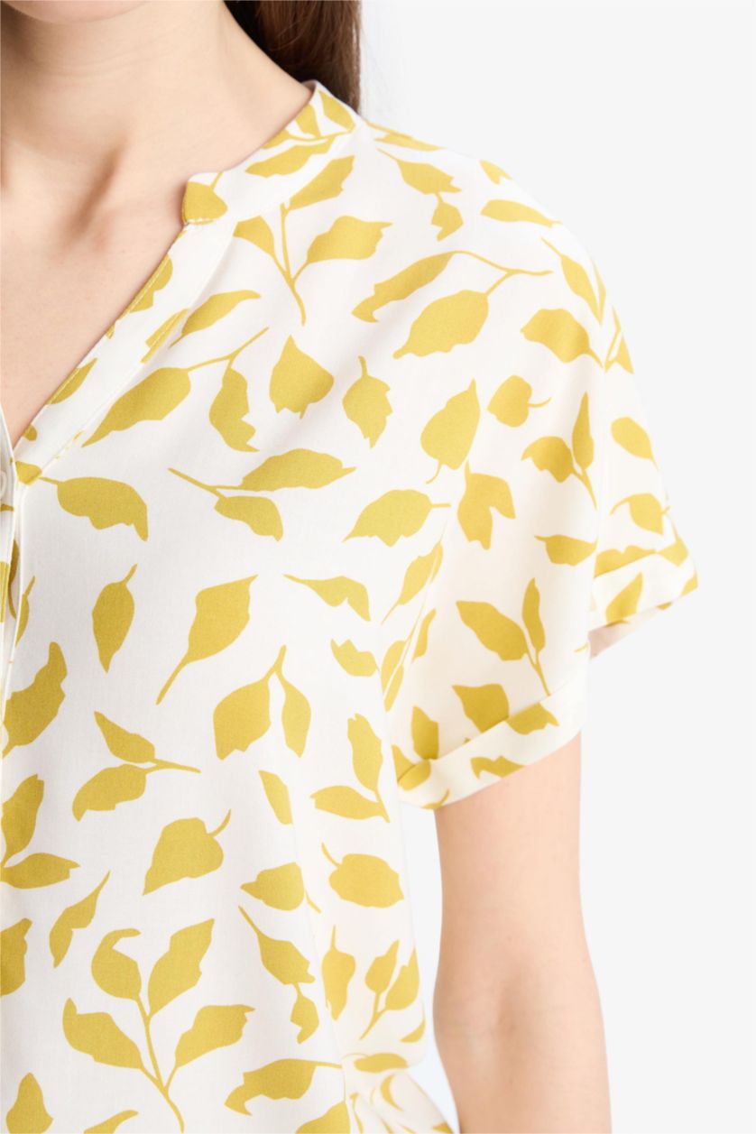 Kadın Yeşil Regular Fit Apaş Yaka Desenli Kısa Kollu Gömlek