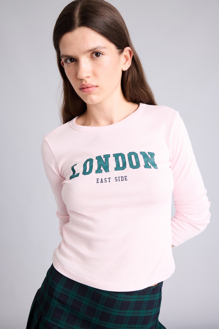 Kadın Açık Pembe %100 Pamuk Fitted Yazı Baskılı Tişört