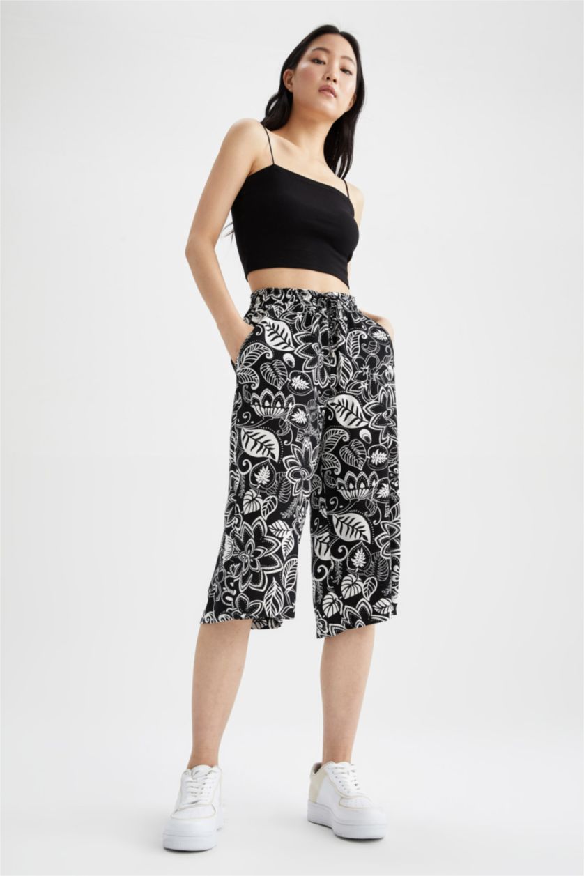 WOMAN Black High Waisted Floral Print Viscose Crop Chinos