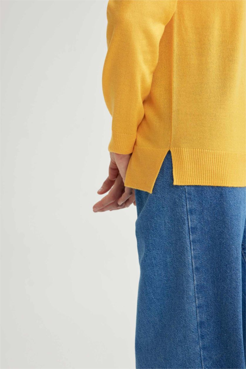 حريمي أصفر بلوفر اسود تريكو بيزك قصة عادية برقبة مستديرة