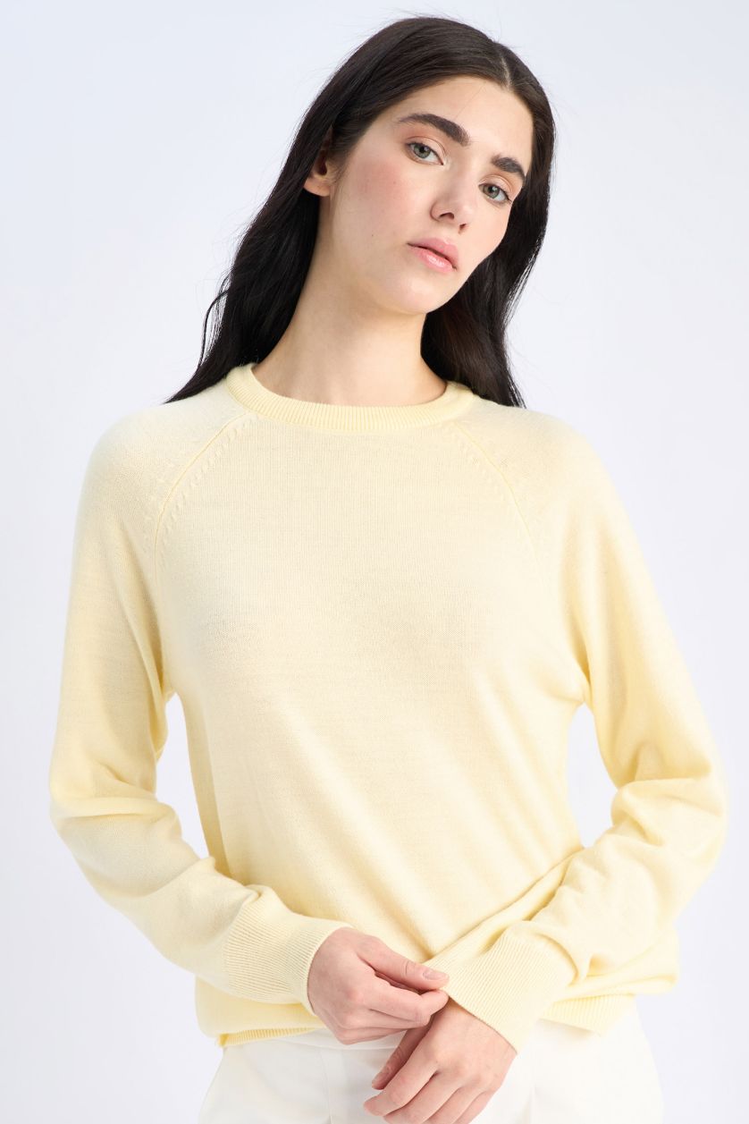 Kadın Açık Sarı Relax Fit Bisiklet Yaka Basic Düz Triko Kazak