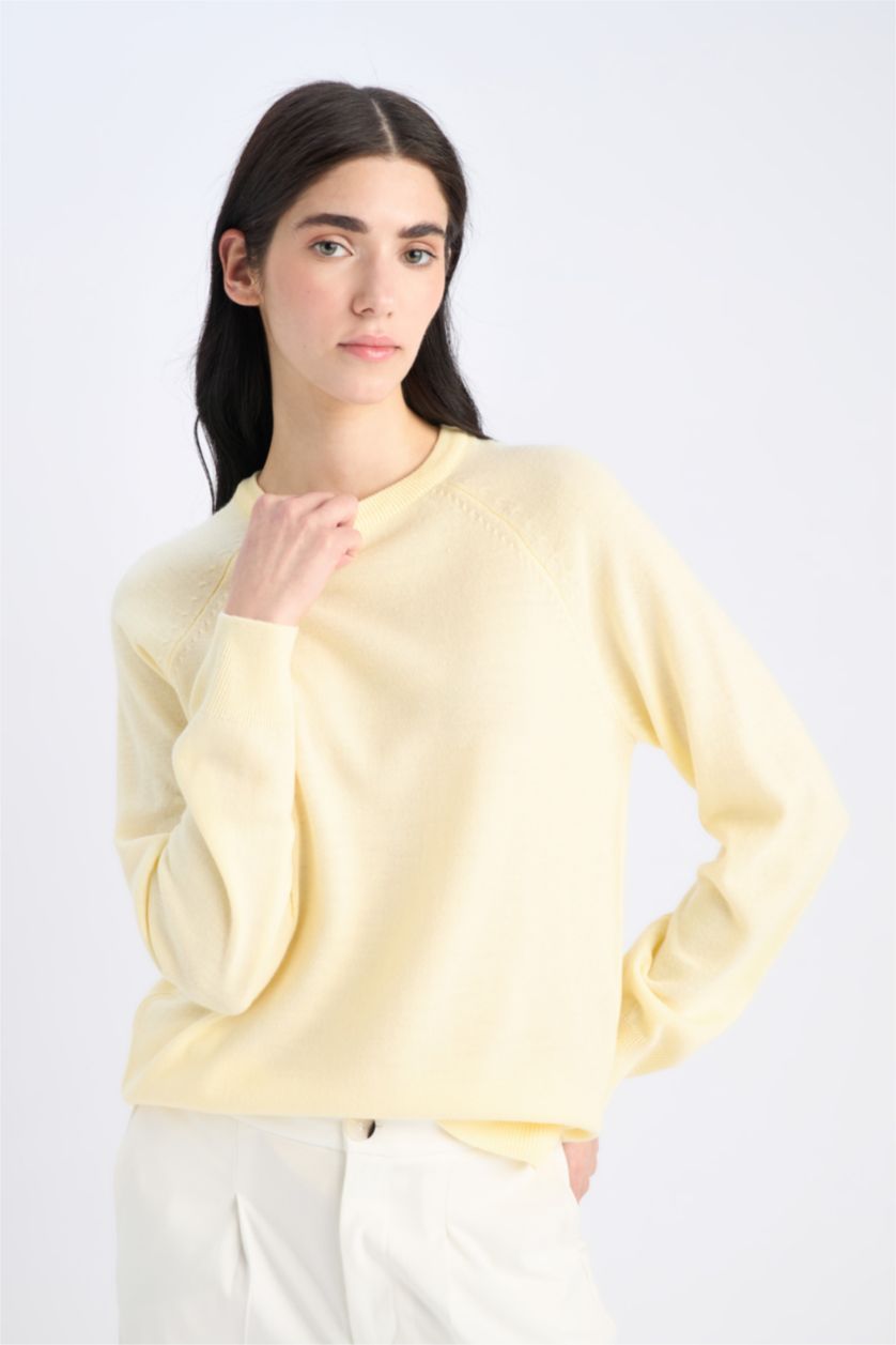 Kadın Açık Sarı Relax Fit Bisiklet Yaka Basic Düz Triko Kazak