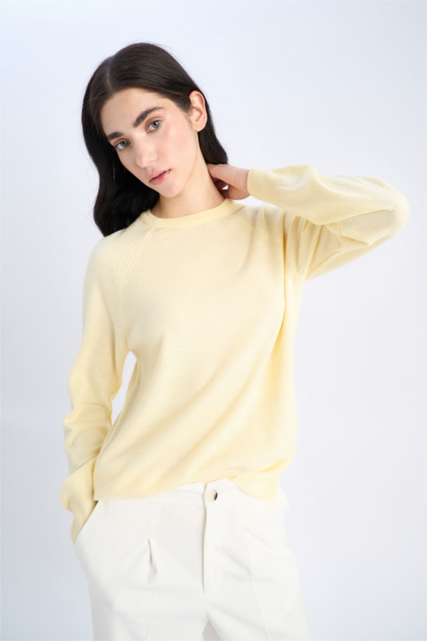 Kadın Açık Sarı Relax Fit Bisiklet Yaka Basic Düz Triko Kazak