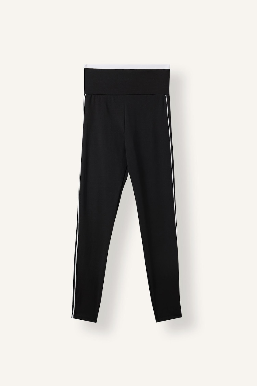 Woman Black Leggings