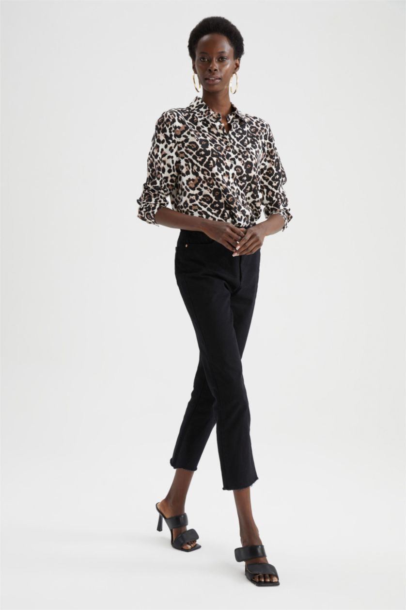 نساء بيج قميص بأكمام طويلة وياقة القميص بقصة عادية