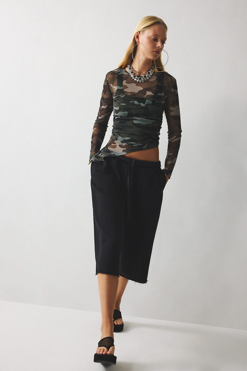 Kadın Siyah Loose Fit Kesik Paça Bermuda Şort