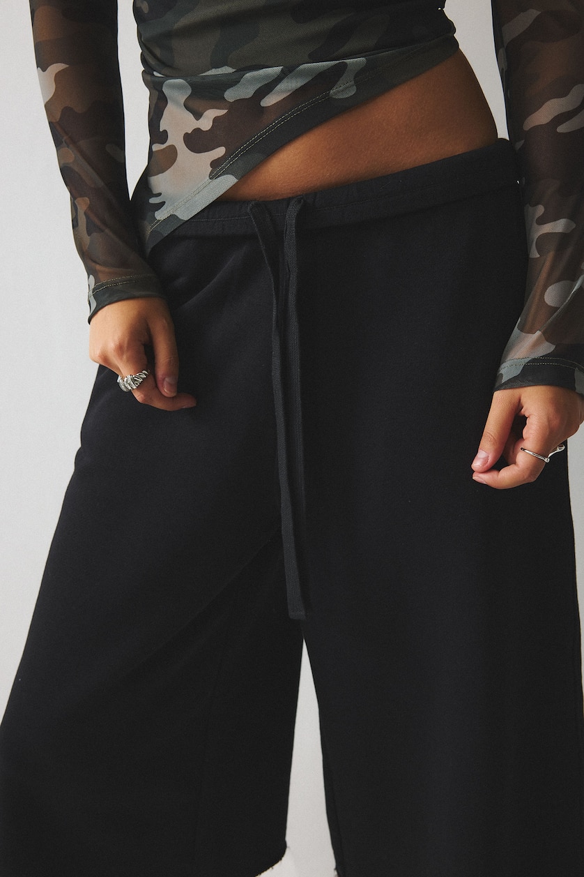 Kadın Siyah Loose Fit Kesik Paça Bermuda Şort