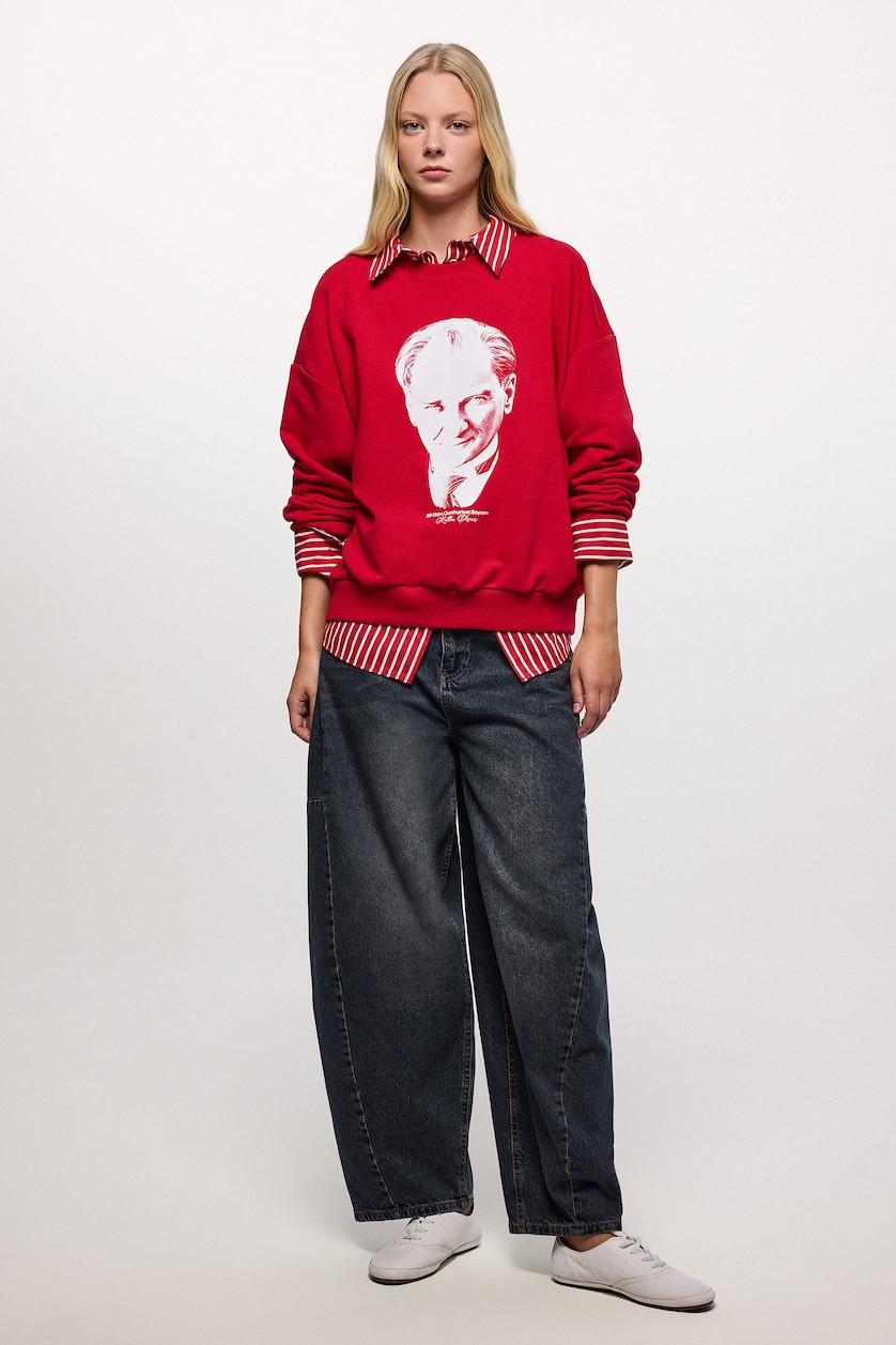 Kadın Kırmızı Bisiklet Yaka Atatürk Baskılı Sweatshirt