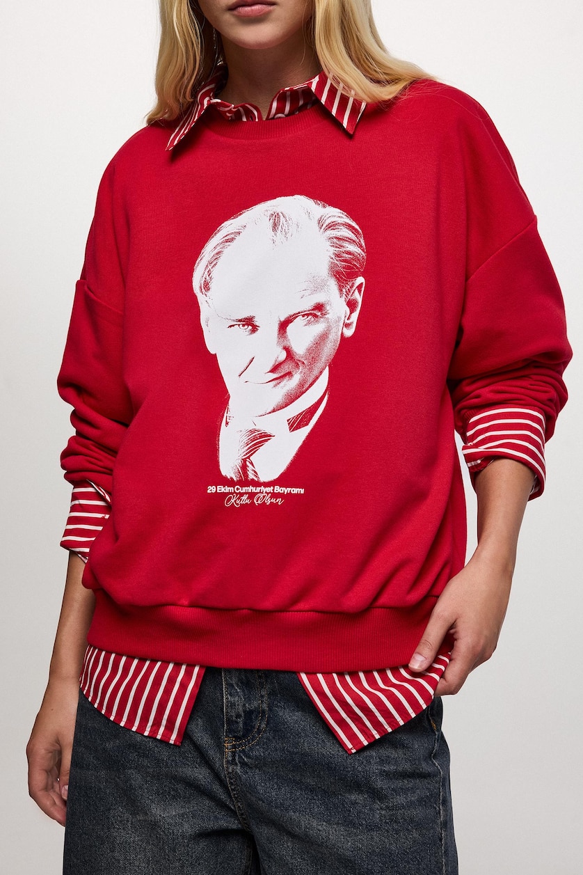 Kadın Kırmızı Bisiklet Yaka Atatürk Baskılı Sweatshirt