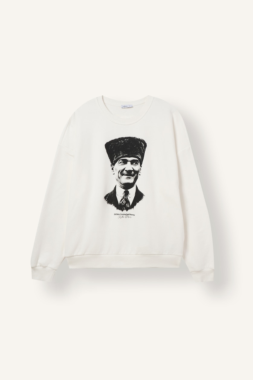 Kadın Kırık Beyaz Oversize Bisiklet Yaka Atatürk Kumaş Sweatshirt