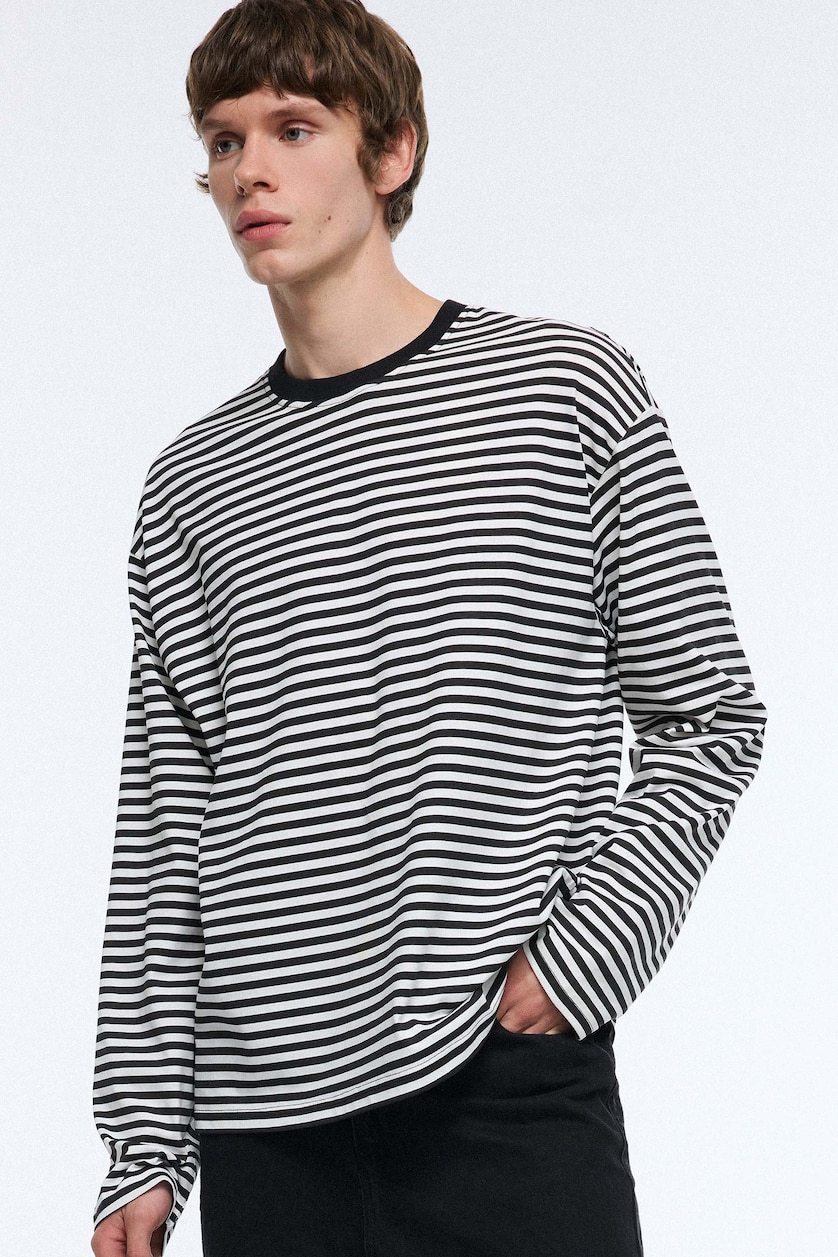 Man Black Boxy Fit Long Sleeve T-Shirt