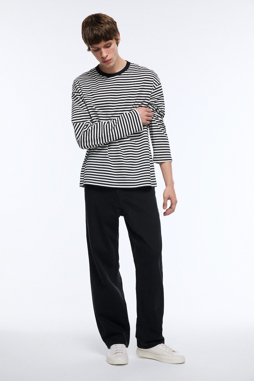 Man Black Boxy Fit Long Sleeve T-Shirt