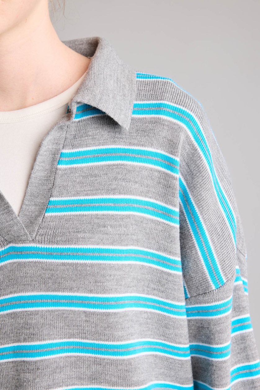Kadın Açık Gri Relaxed Fit Polo Yaka Çizgili Kazak