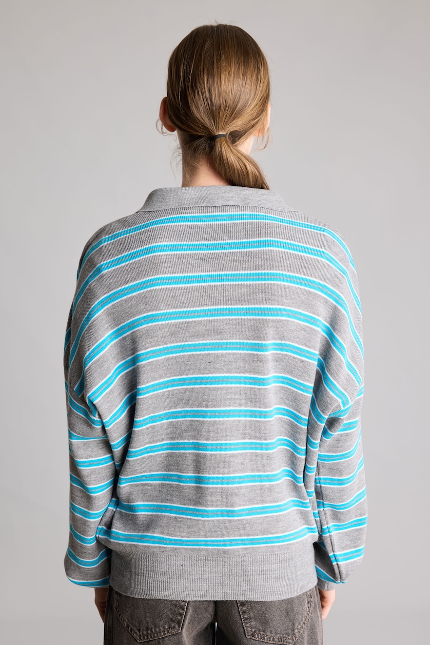 Kadın Açık Gri Relaxed Fit Polo Yaka Çizgili Kazak
