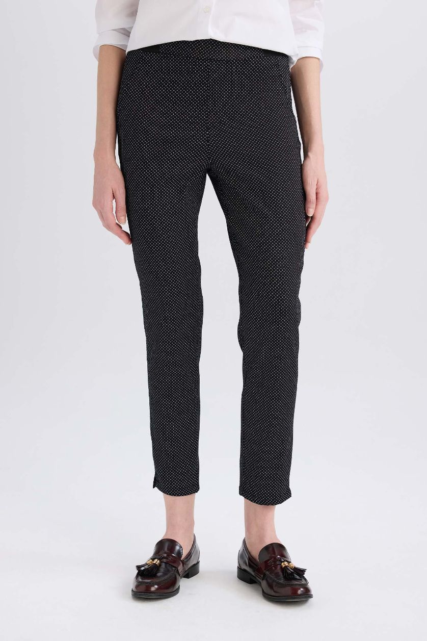 Kadın Siyah Sigaret Normal Bel Beli Lastikli Düz Paça Basic Düz Saten Kumaş Pantolon