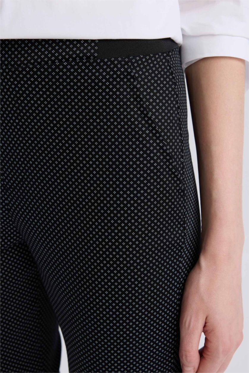 Kadın Siyah Sigaret Normal Bel Beli Lastikli Düz Paça Basic Düz Saten Kumaş Pantolon