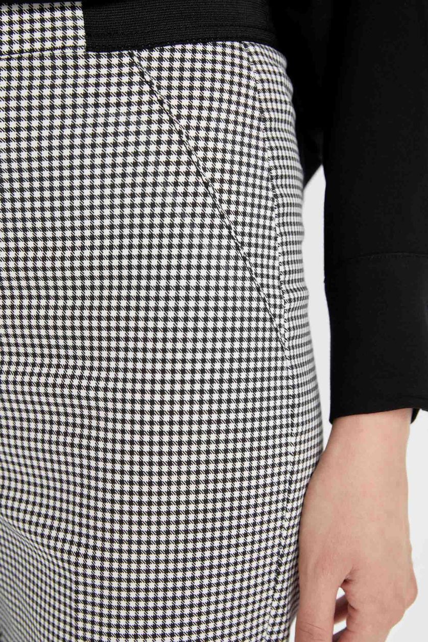 Kadın Siyah Sigaret Saten Kumaş Pantolon Desenli Normal Bel Beli Lastikli Düz Paça