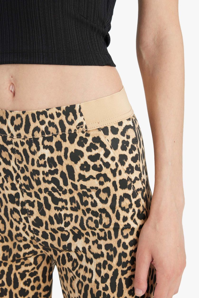Kadın Taş Sigaret Normal Bel Leopar Desenli Düz Paça Saten Pantolon