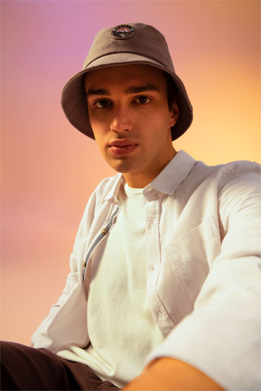 رجال بيج قميص بأكمام طويلة منقوش بقصة ضيقة