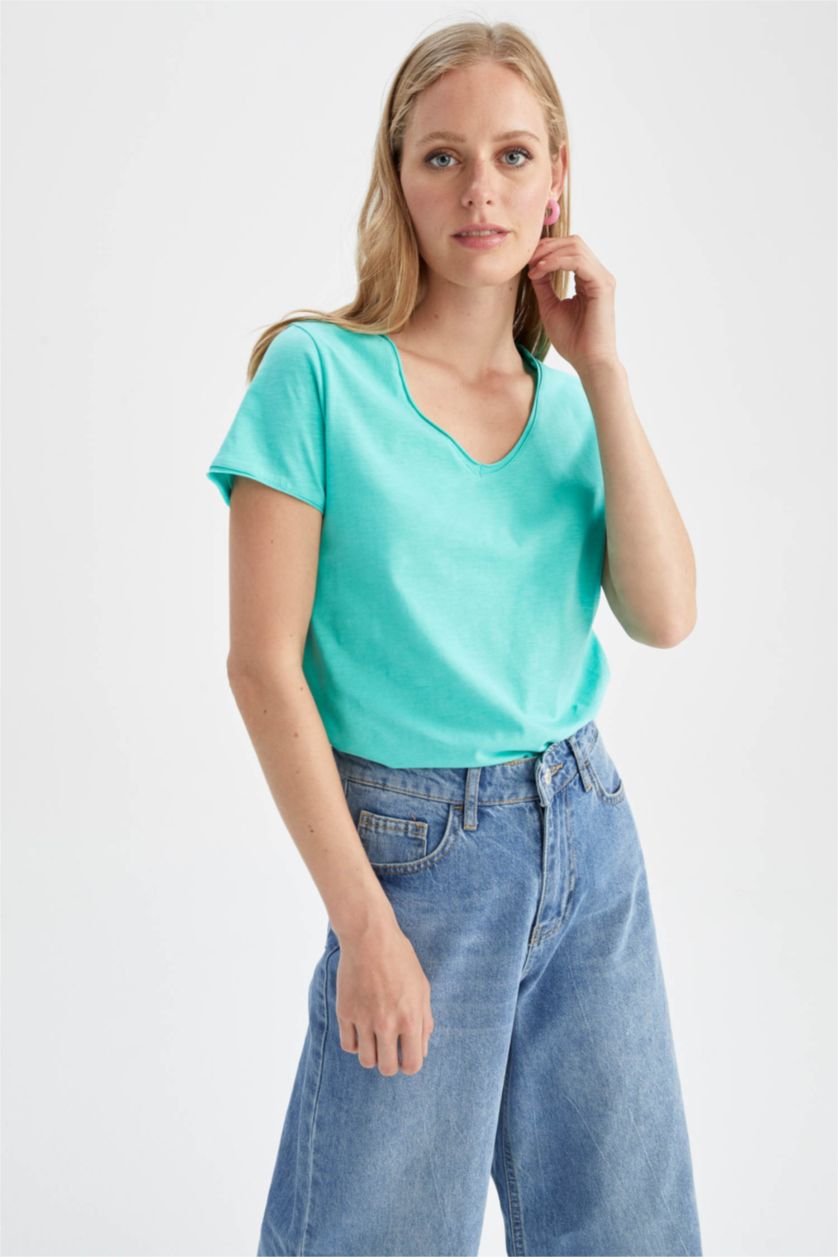 Kadın Açık Yeşil Regular Fit V Yaka Kısa Kollu %100 Pamuk Tişört