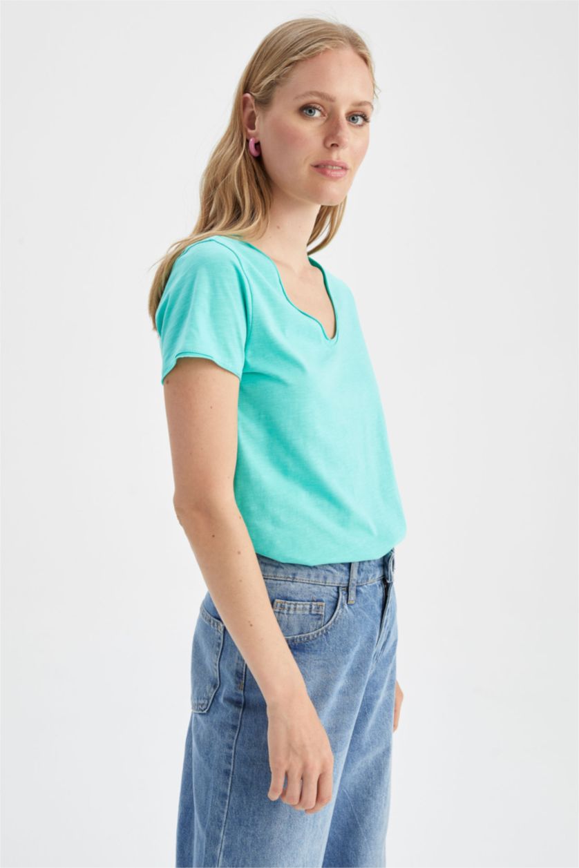 Kadın Açık Yeşil Regular Fit V Yaka Kısa Kollu %100 Pamuk Tişört