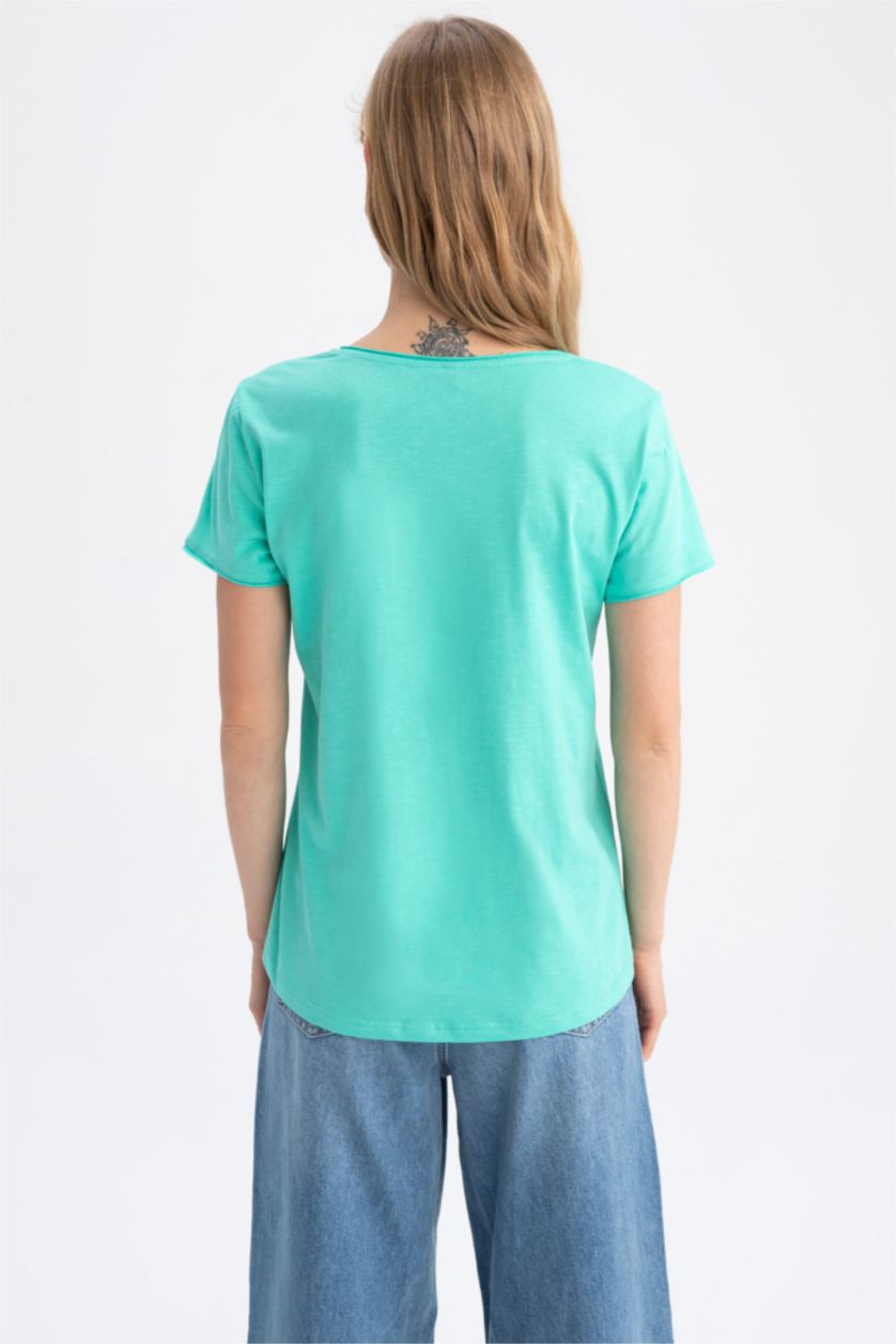 Kadın Açık Yeşil Regular Fit V Yaka Kısa Kollu %100 Pamuk Tişört