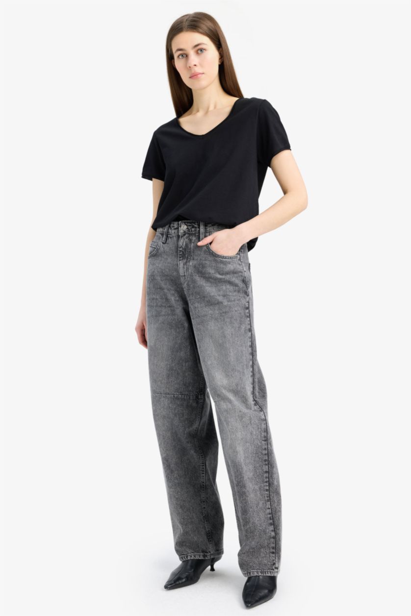 Woman Black Regular Fit V Neck Basic Short Sleeve T-Shirt