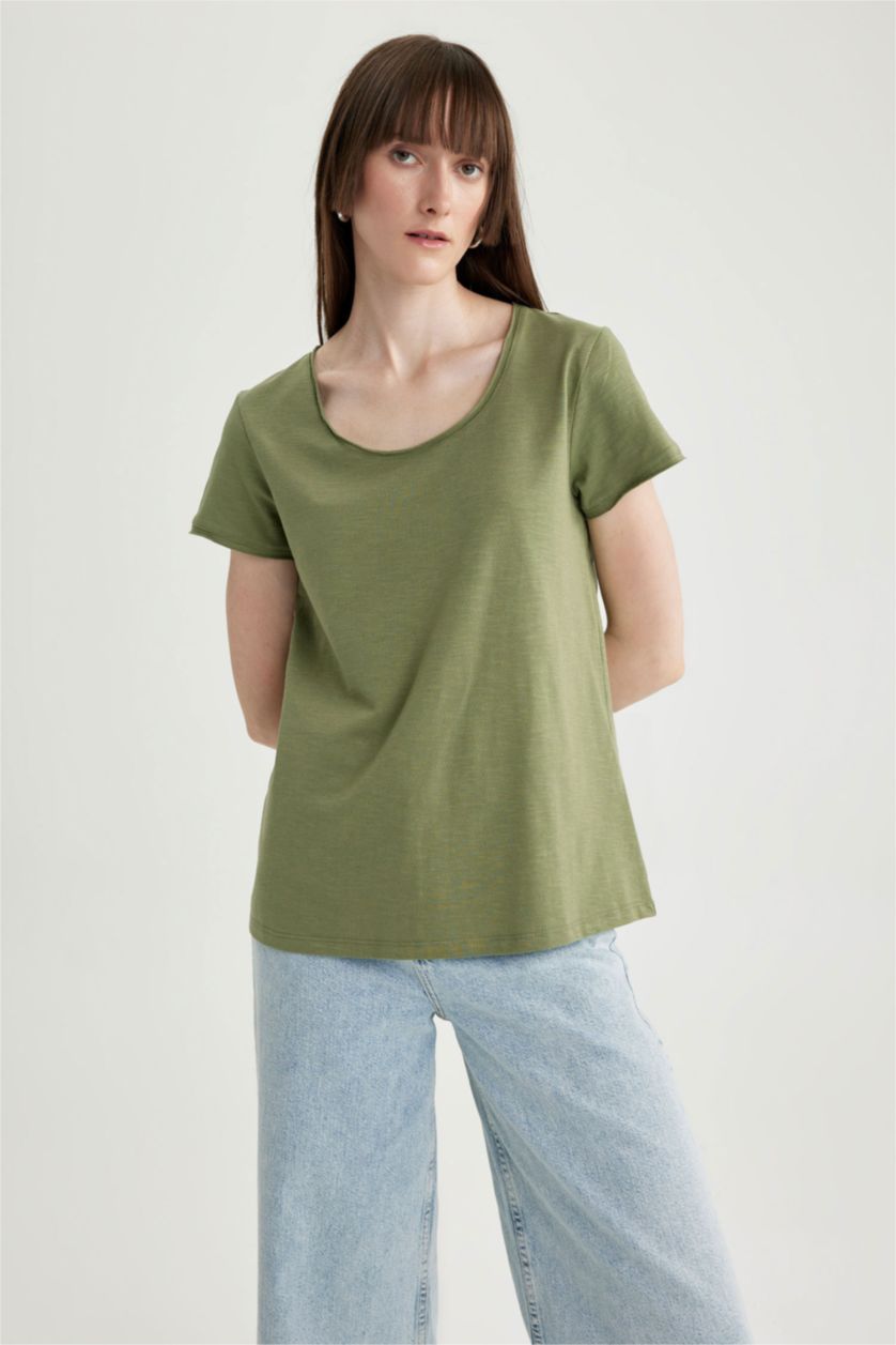 حريمي كاكي تيشيرت نص كم برقبة مستديرة وقصة عادية