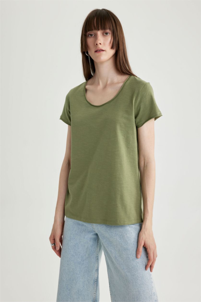 حريمي كاكي تيشيرت نص كم برقبة مستديرة وقصة عادية