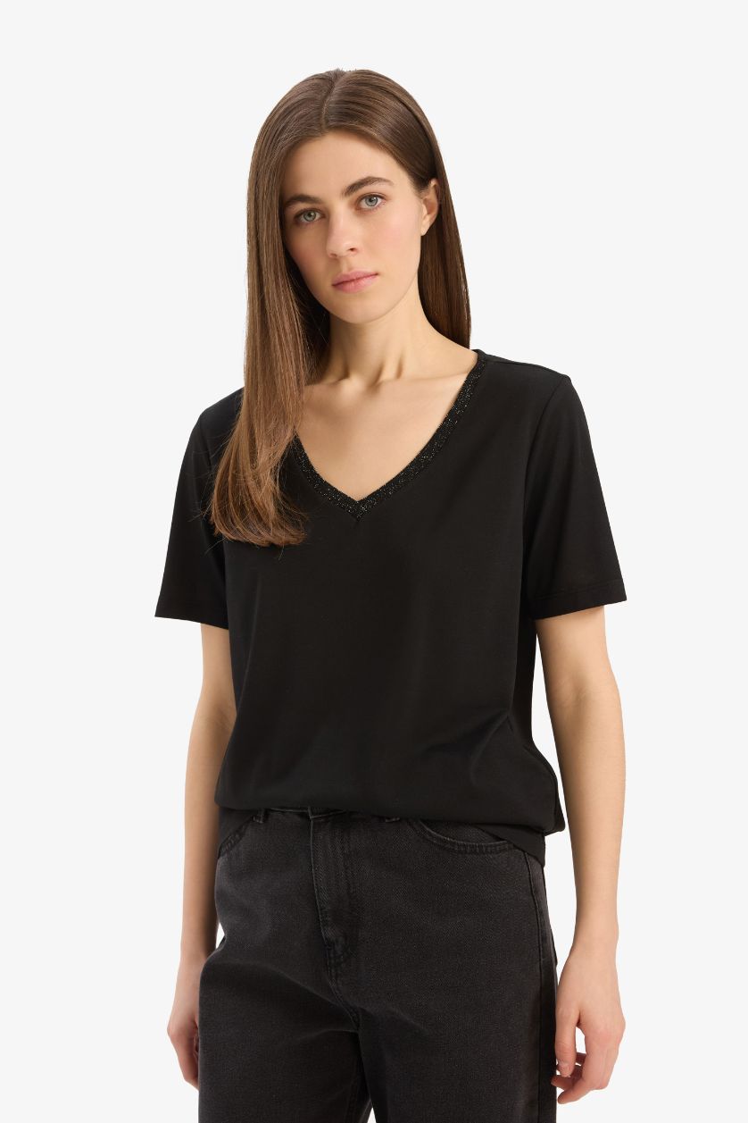 Kadın Siyah Regular Fit V Yaka Basic Düz Kısa Kollu Siyah Tişört