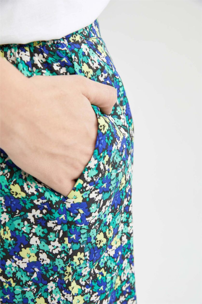 FEMME Violet Mini-short en viscose à motifs Coupe régulière à taille élastique