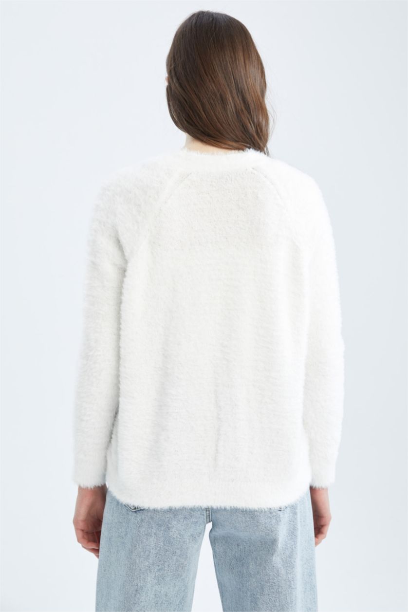 نساء بيج فاتح جاكيت قطيفة اوفر سايز بياقة V